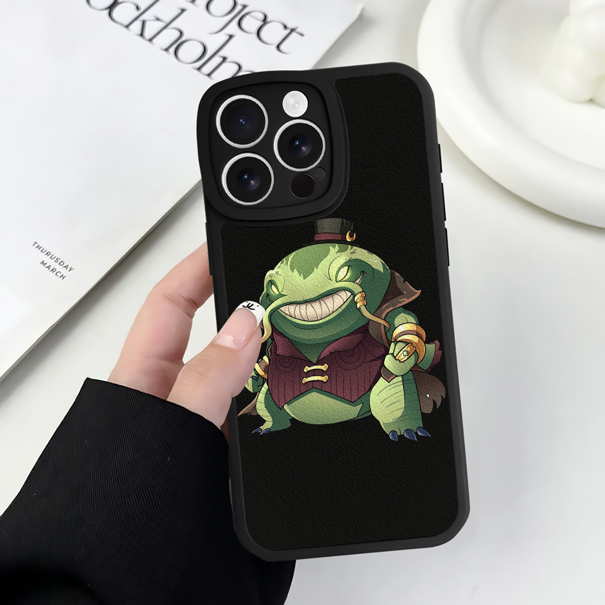 リーグ・オブ・レジェンド League of Legends LOL 【iPhone 16シリーズ対応】シリコンスマホケース（レザー調） 材質：シリコン